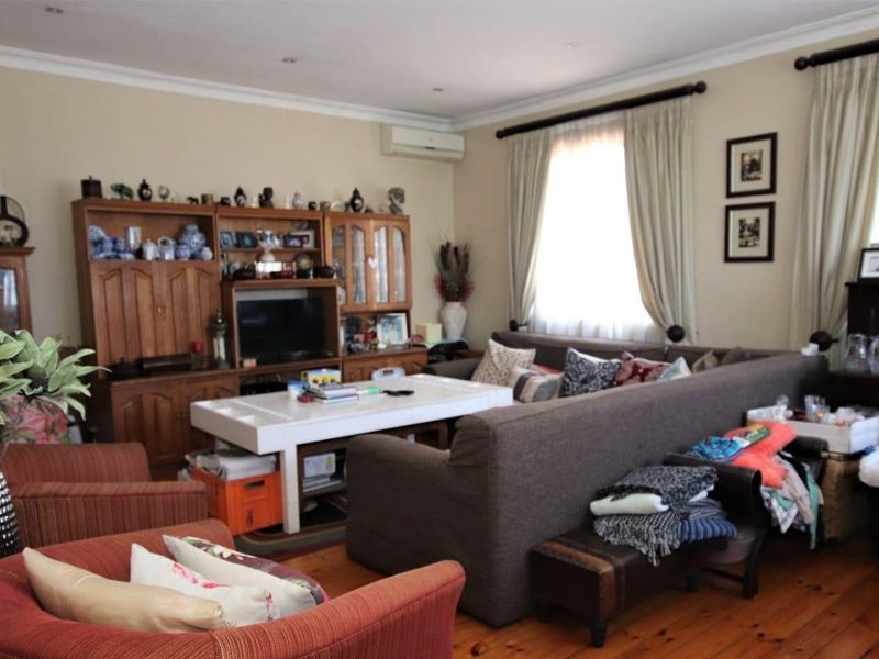 Spacious Family Home in Durban North - Photo 6