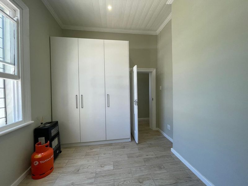 Newly Renovated Two-Bedroom Home - Photo 8