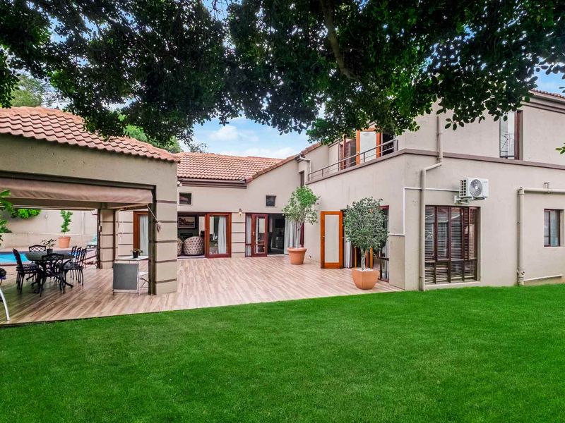 STUNNING FAMILY HOME BOASTING ALL THE BEST QUALITIES ONE WANTS IN A HOME - Photo 2