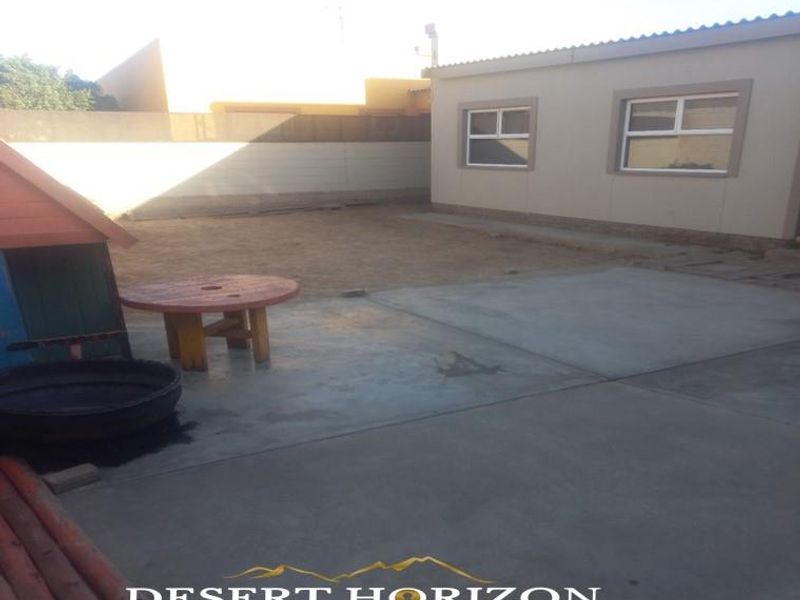 Walvisbay, Fairways Estate | Spacious 3 Bedroom House with Flat for sale - Photo 6