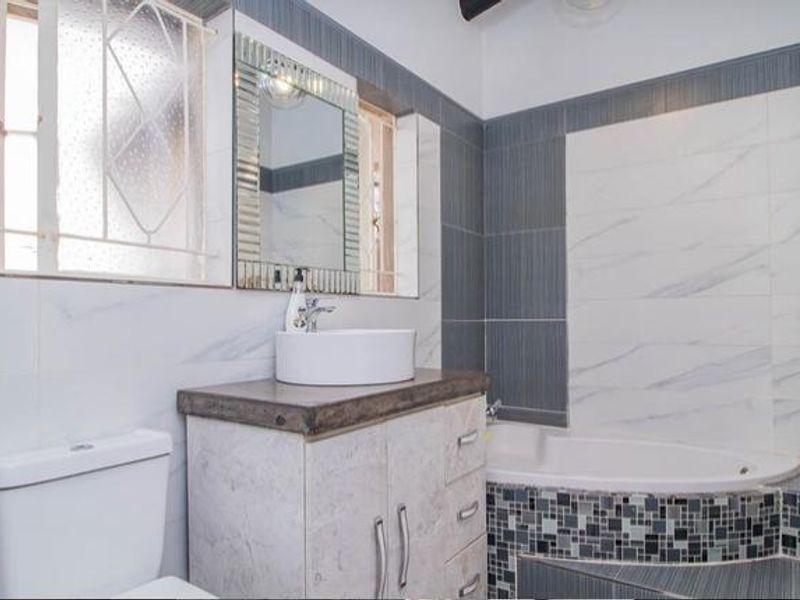 3 Bedroom home and smart investment - Photo 10
