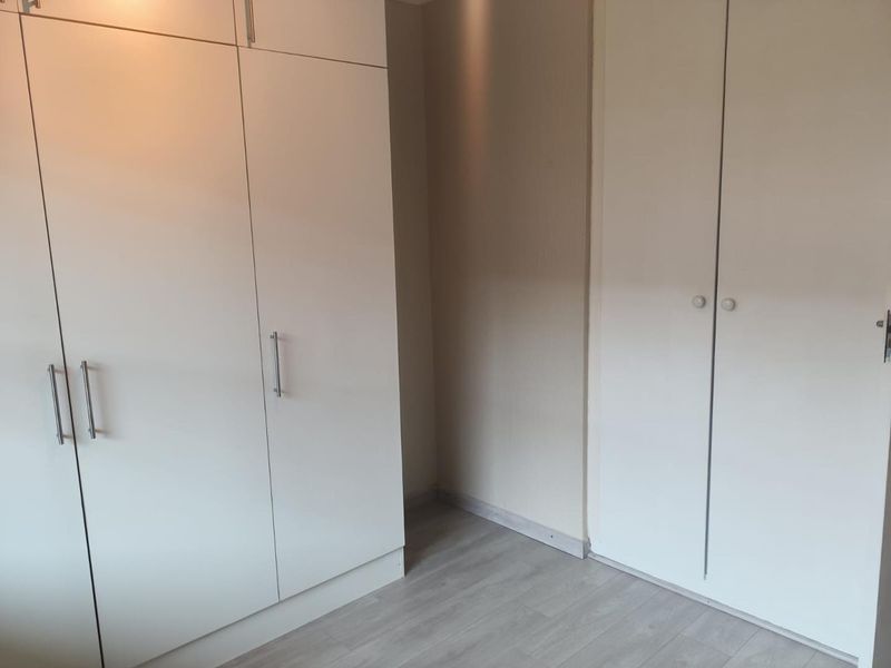 Elegant 2 Bedroom Ground Floor Home: Secure, Pet-Friendly, Perfect! - Photo 8