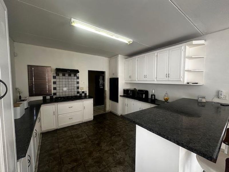 Baysvalley Beauty with Income Potential – Spacious Duet & Bachelor Flat - Photo 2