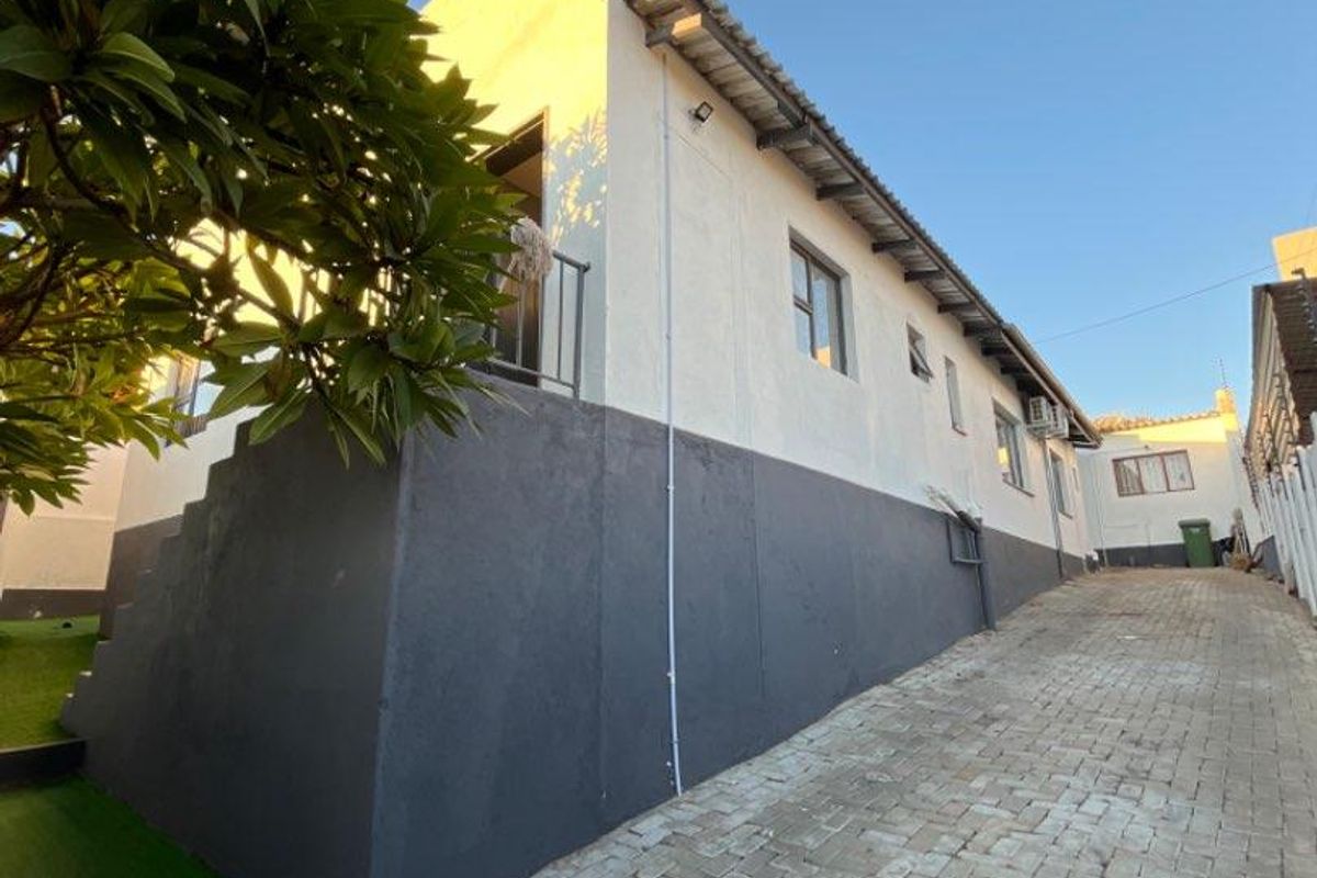 Guest house for sale🏡 🏡 Dorado Park 📍 💰 Selling Price: N$3.2 Million cost exclusive 💥 erf size 392 square meters  (Includes all furniture and fittings) Pro - Photo 3