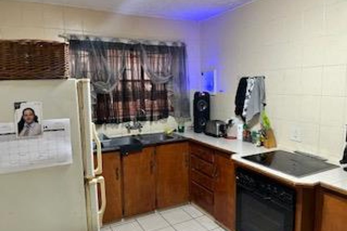 Charming 3-Bedroom Home in Wonderboom South with Modern Comforts - Photo 3