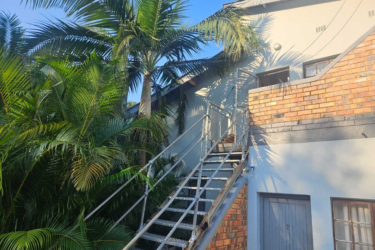 Stunning Top floor 2-Bedroom Apartment in the Heart of St Lucia Estuary – iSimangaliso Wetlands Park. - Photo 2