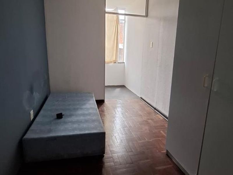 **Charming Shared 2-Bedroom Unit in Quiet Neighborhood – Ideal for Students** - Photo 8