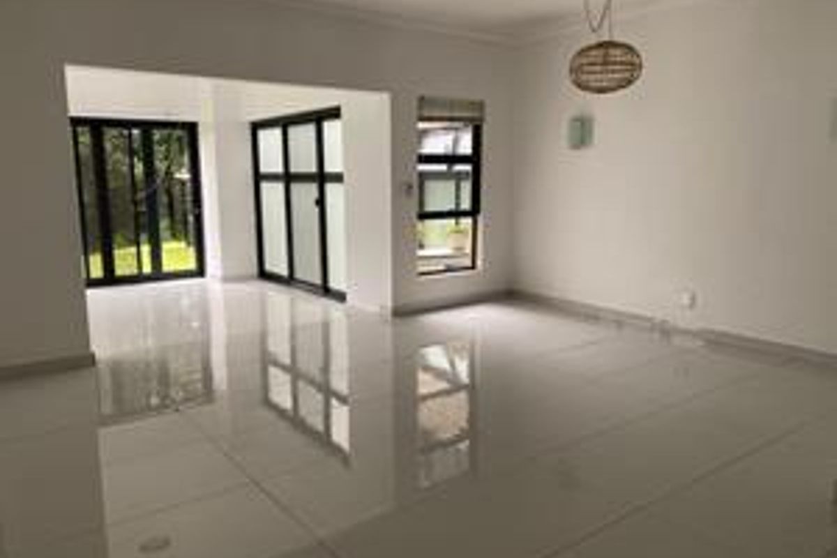 3 Bedroom Ground Floor Apartment For Sale in Palm Lakes Estate - Photo 5