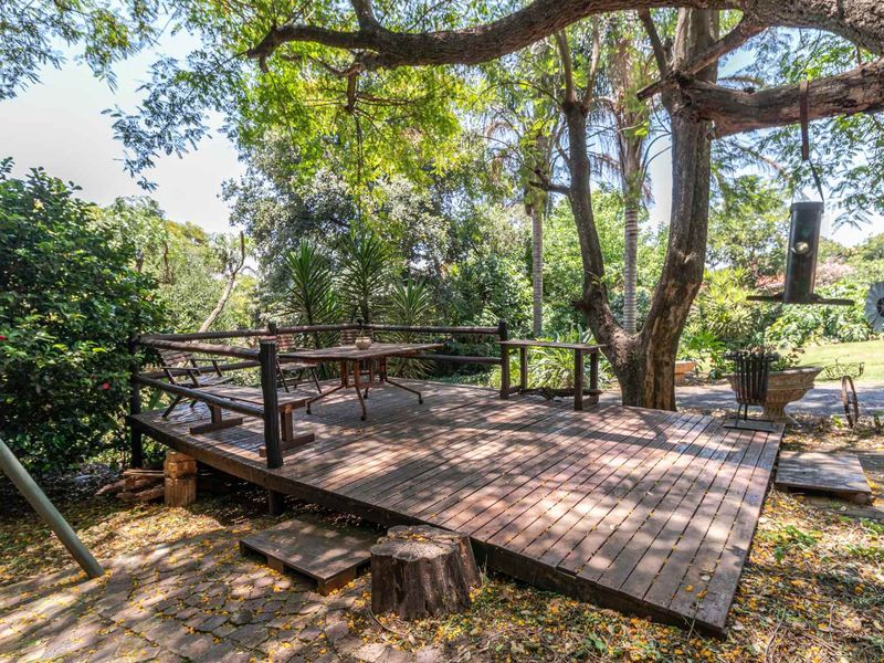 **Stunning Four-Bedroom Home with Lush Garden in Prime Location** - Photo 8