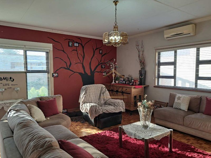 3 bedr Family home with beautiful garden for sale in Walvis Bay selling for N$2 430 000.00 - Photo 5