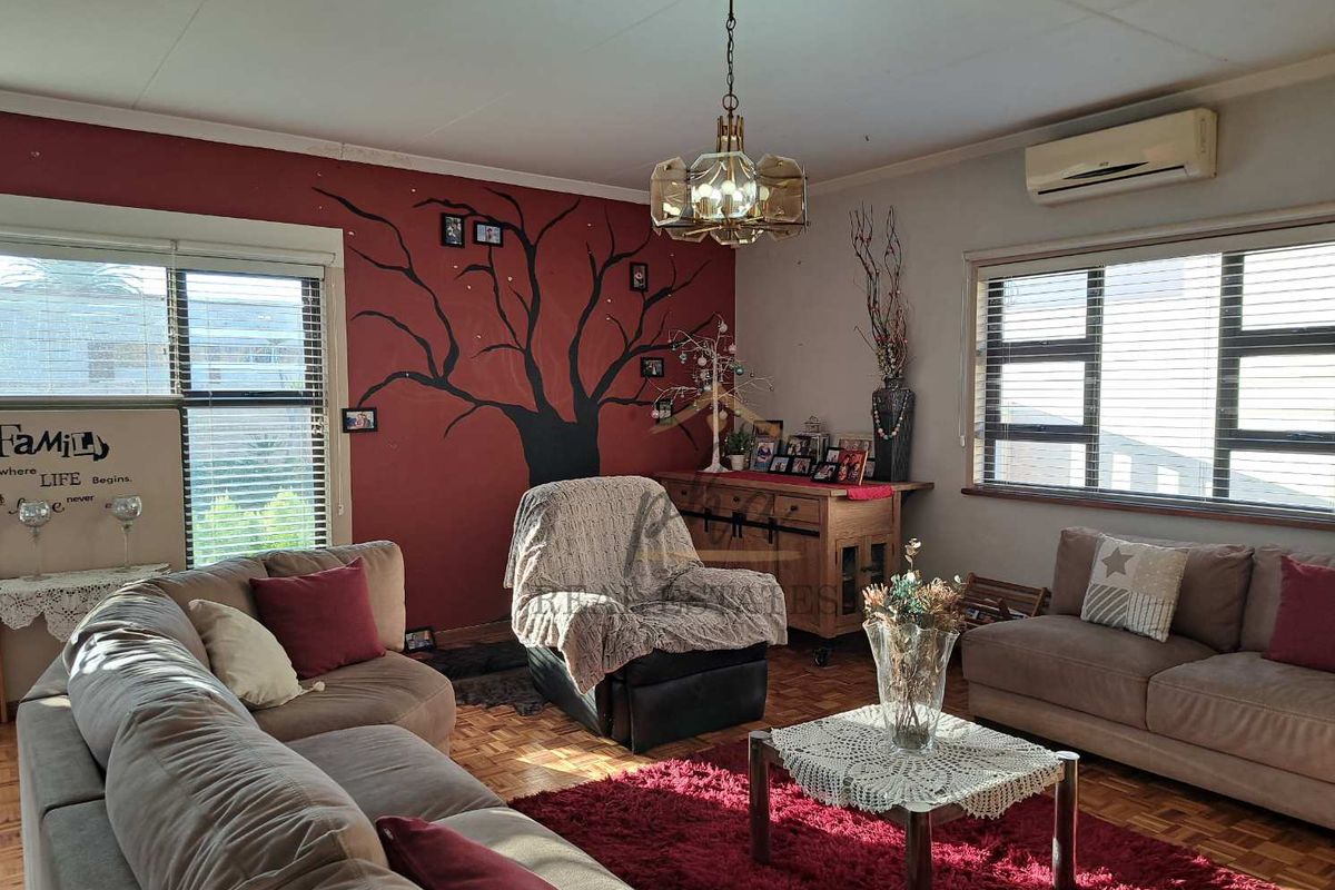 3 bedr Family home with beautiful garden for sale in Walvis Bay selling for N$2 430 000.00 - Photo 5