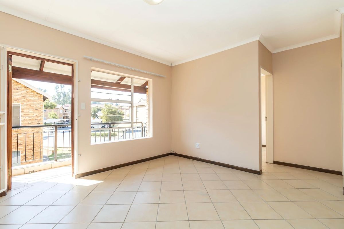 Bright 2-Bedroom Unit in Honeypark – Perfect Family Home! - Photo 4