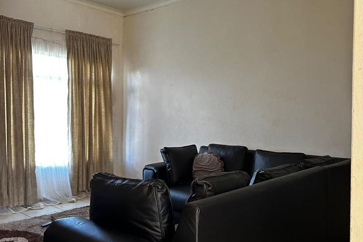 Charming 2-Bedroom Apartment in a Secure Complex - Photo 3