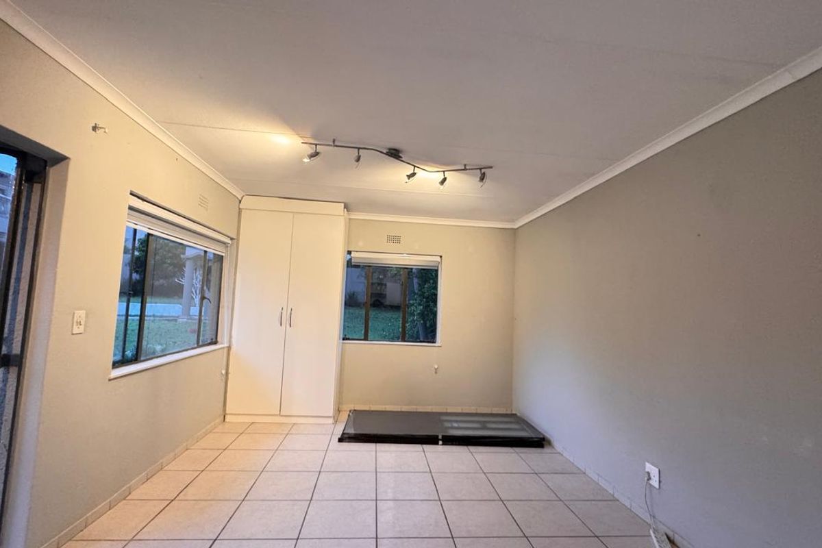 Charming 1-Bedroom Freestanding Cottage in Sought-After Randpark Ridge - Photo 4