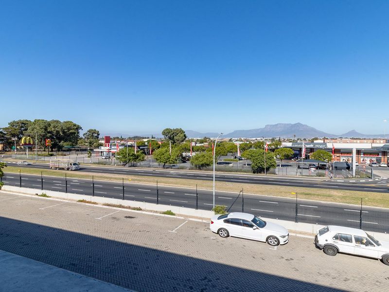 Neat & Low-Maintenance 2-Bedroom, 1-Bath Flat – Perfect for First-Time Buyers or Investors - Photo 3