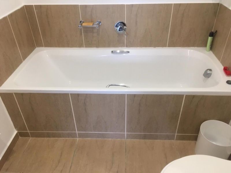 2 Beds, 2 bathrooms UNFURNISHED apartment with 2 parking bays, juliette balcony - Photo 4