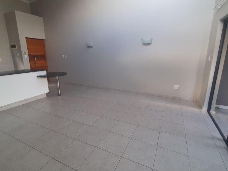 Sole Mandate !!! Beautiful Apartment For Sale in Palm Lakes Estate - Photo 7