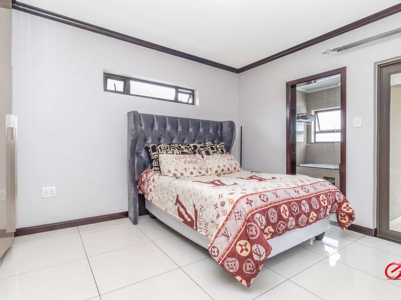 Apartment Close To Travel Links - Photo 2