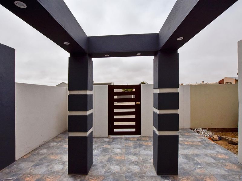 Meersig, Walvis Bay:  Newly Renovated home in Meersig Proper is for Sale - Photo 5