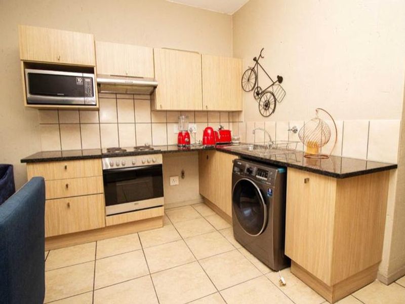 Fully Furnished 2 Bedroom Apartment - Photo 7