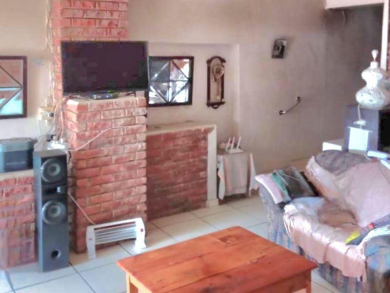 Charming Family Home In  Prime Location - Photo 6