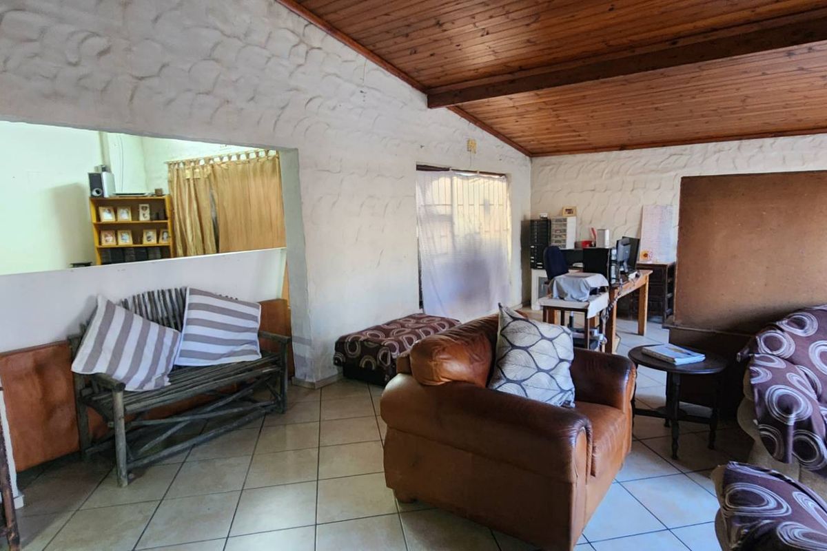 The Renovators Dream. Home with flatlet. - Photo 2