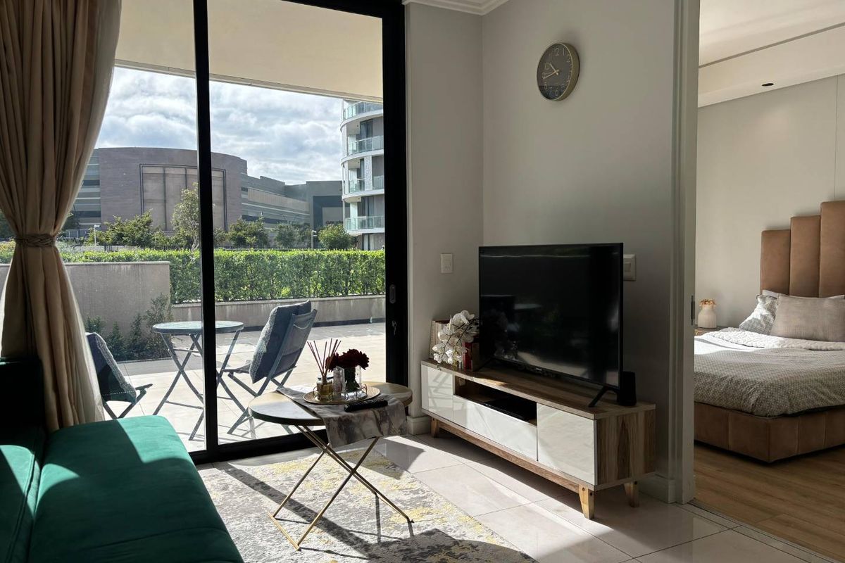 Luxury one bedroom , ground floor apartment for rent at Ellipse Waterfall - Photo 2