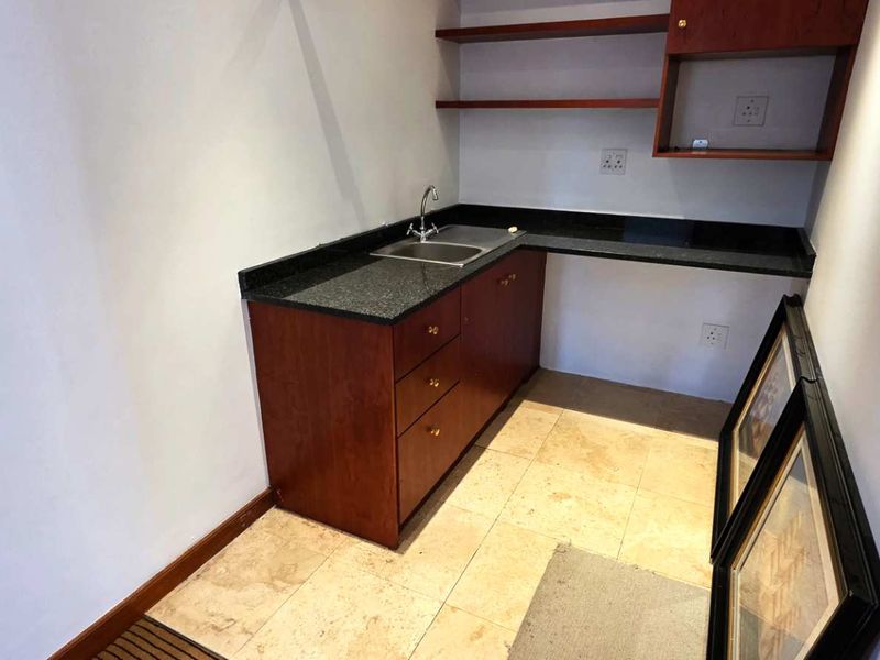 Spacious First Floor Office with Private Balcony - Photo 6