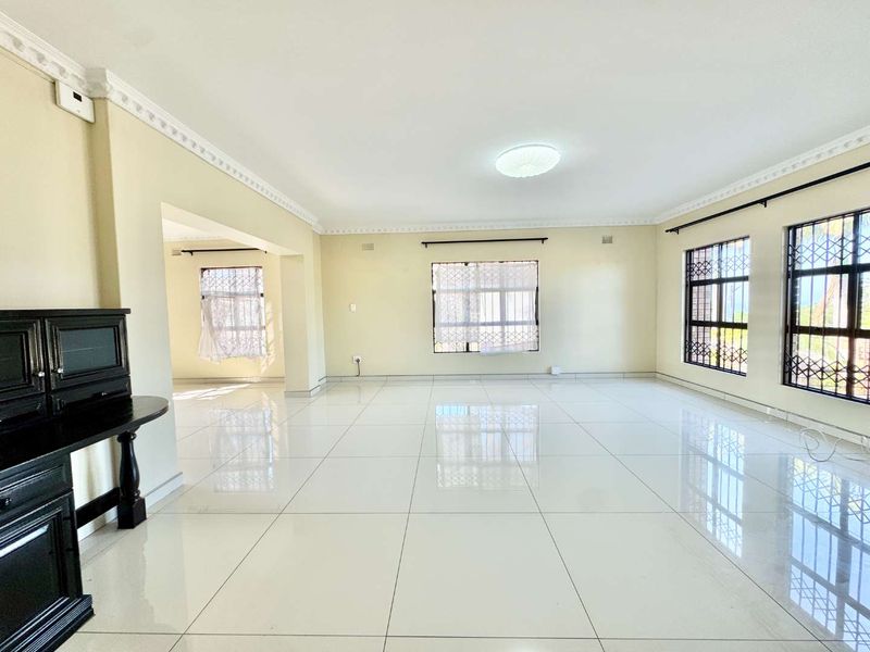 Hendra Estate - Stunning, Large Family Home For Rent In La Lucia - Photo 9