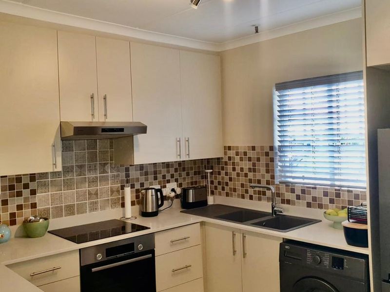 Newly renovated townhouse. - Photo 7