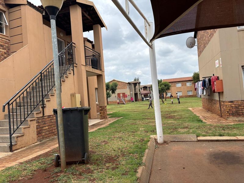 PRICED TO GO! 2 Bedroom 1 Bathroom Townhouse For sale in Protea Glen EXT 11 - Photo 5