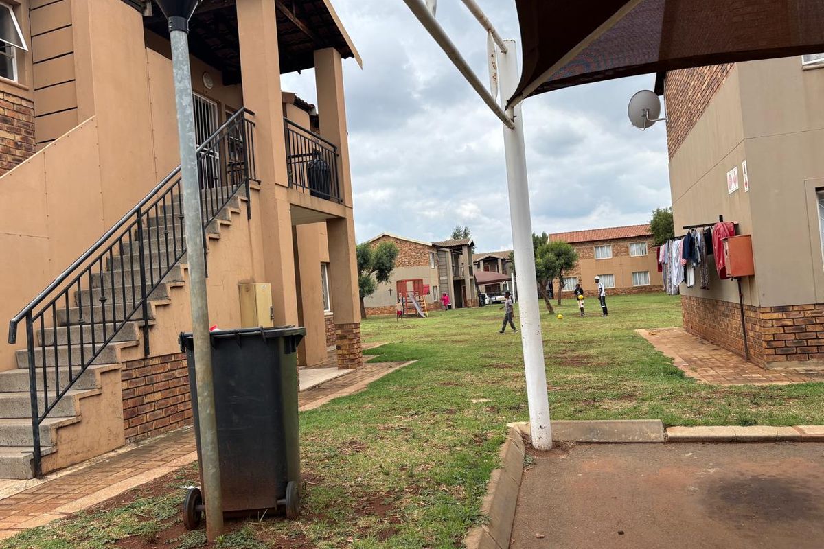PRICED TO GO! 2 Bedroom 1 Bathroom Townhouse For sale in Protea Glen EXT 11 - Photo 5