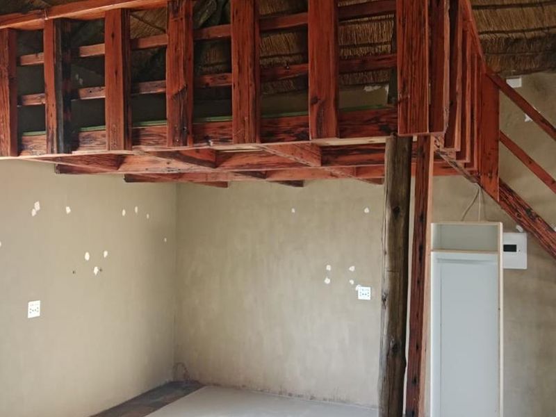 Thatch garden cottage to rent on plot - Photo 5