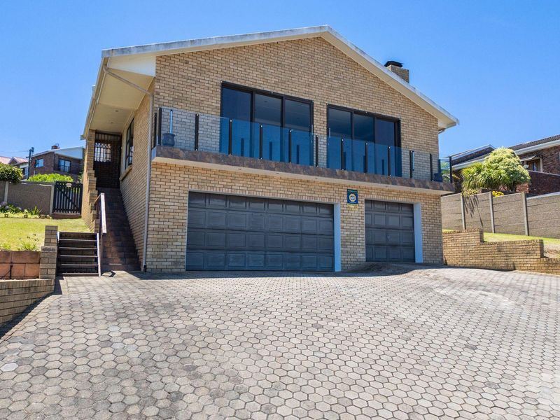 Spacious 5 Bedroom Family Home with immaculate Ocean Views - Photo 6
