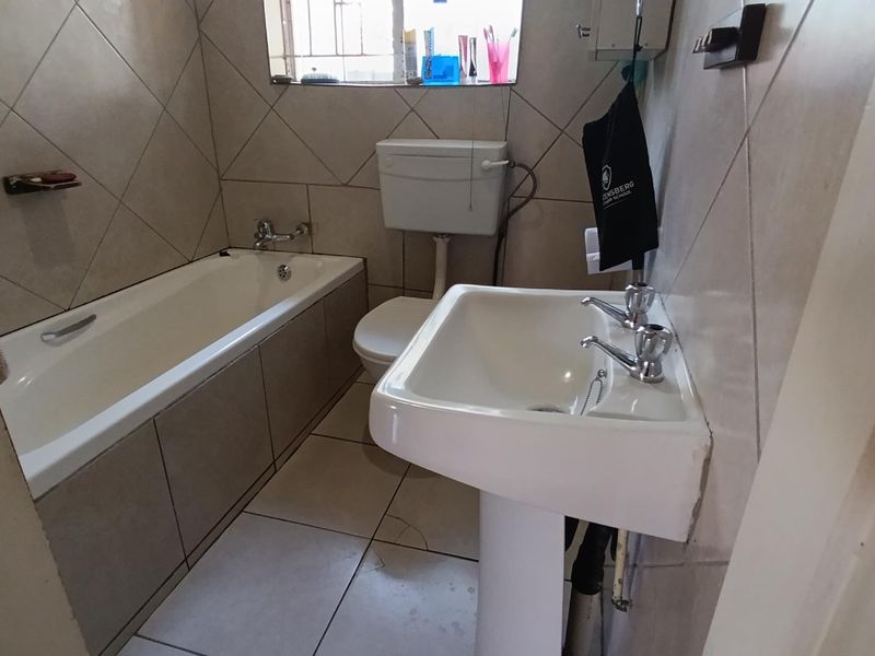 Charm meets Functionality: 3- Bedroom Townhouse - Photo 10