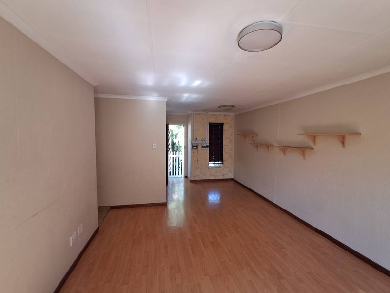 3 Bedroom Town House In Rushmere Manor The Reeds - Photo 4