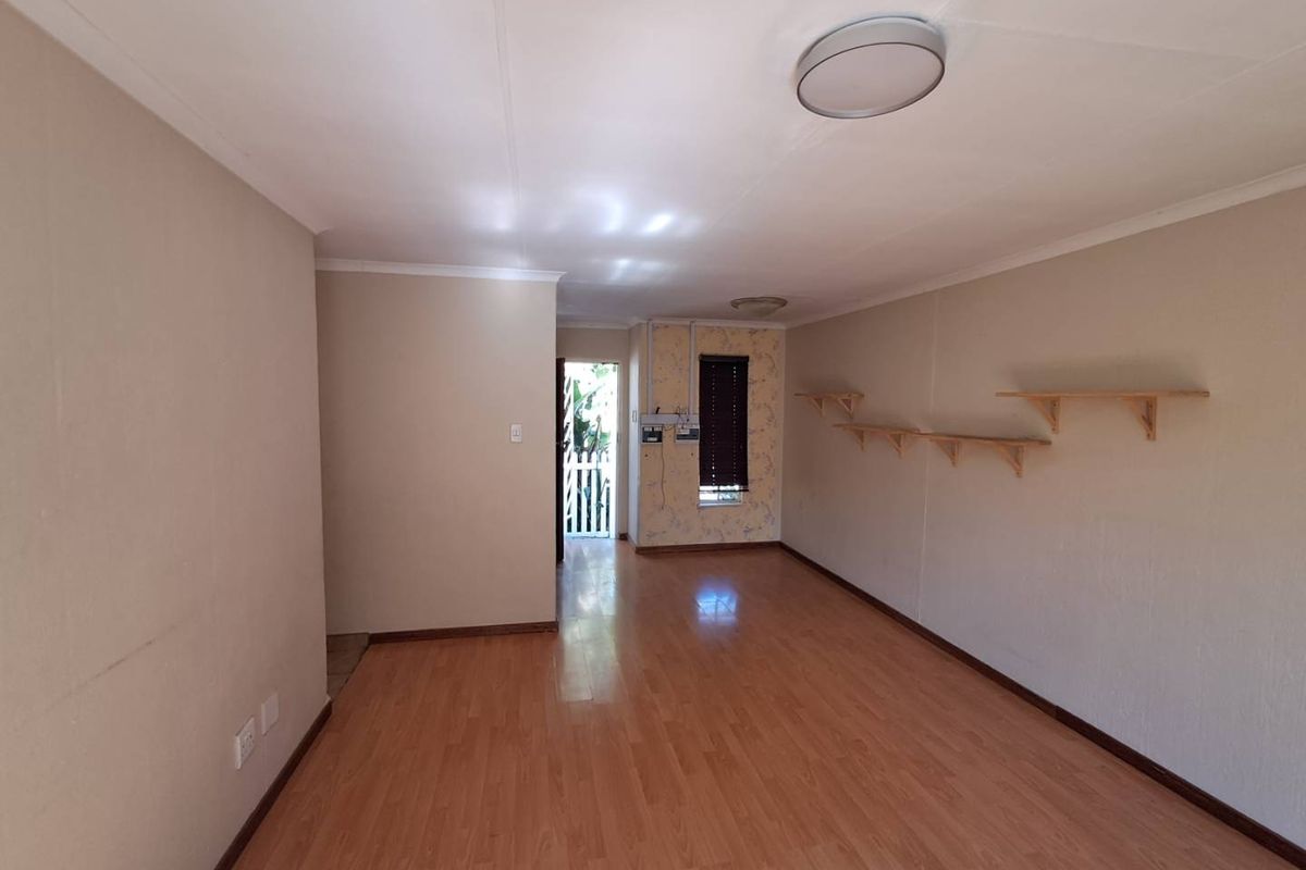 3 Bedroom Town House In Rushmere Manor The Reeds - Photo 4