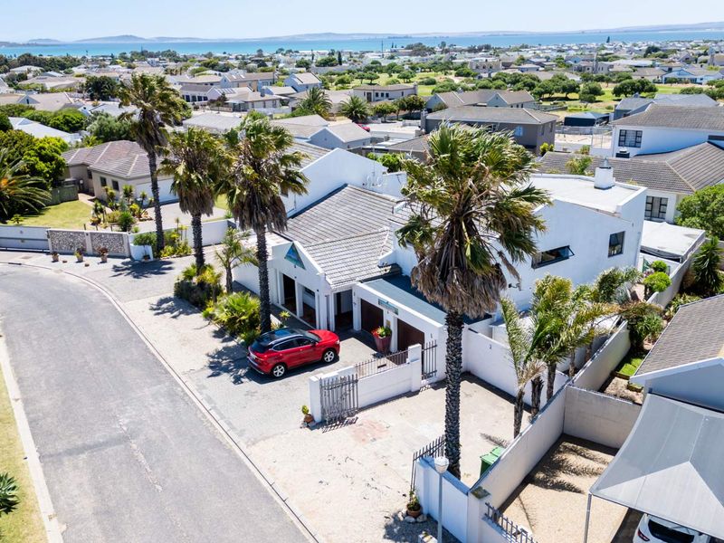 8 Bedroom House for sale in Country Club - Photo 2