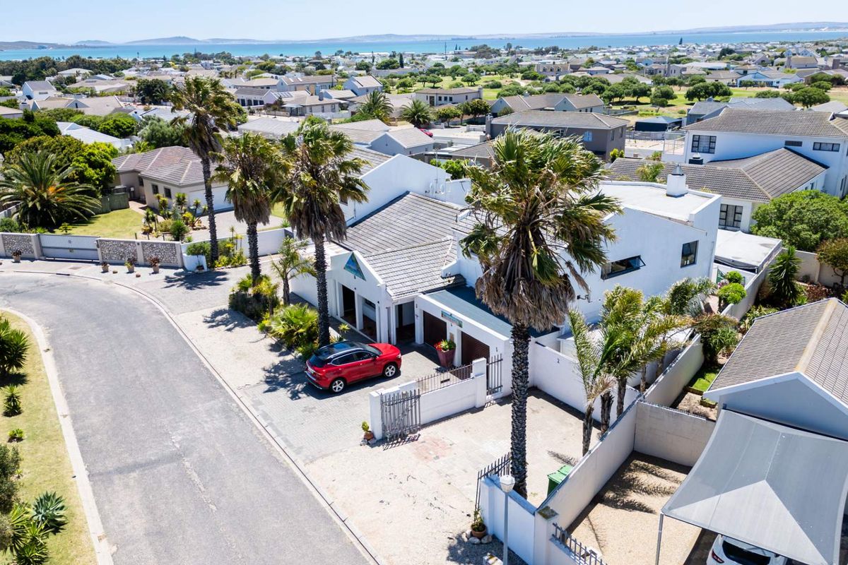 8 Bedroom House for sale in Country Club - Photo 2