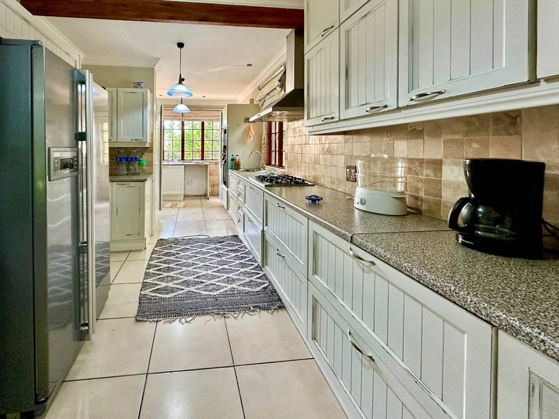 Exquisite 4-Bedroom Home in Olivedale – Your Perfect Sanctuary Awaits - Photo 7