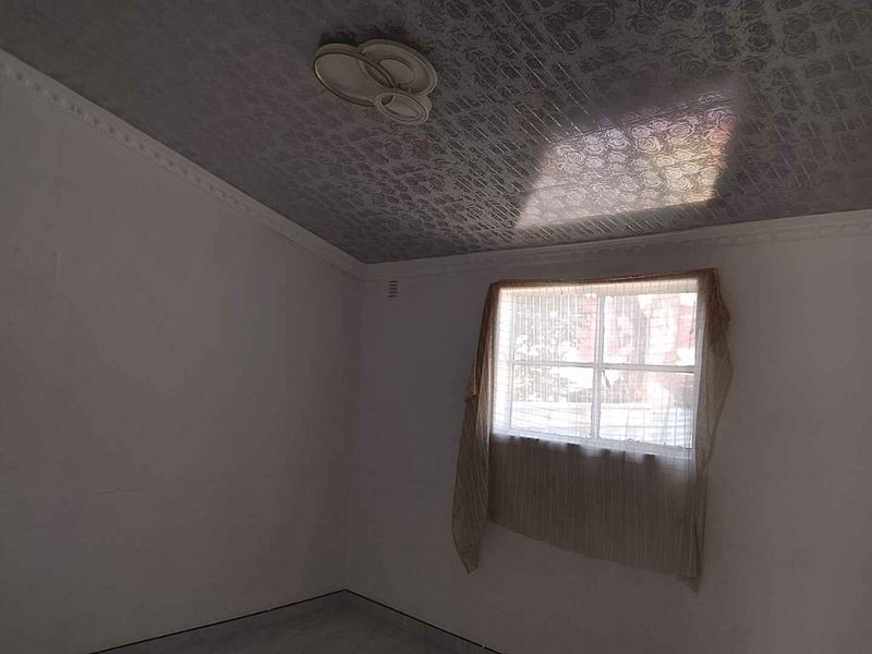 🏡 Move-In Ready 2-Bedroom Home for Sale off Lower Bombay Road – Recently Renovated & Upgraded - Photo 10