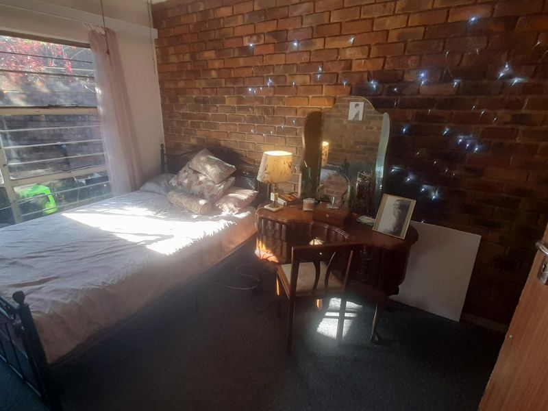 Secure & Spacious 1-Bedroom Apartment with Private Garden - Photo 8