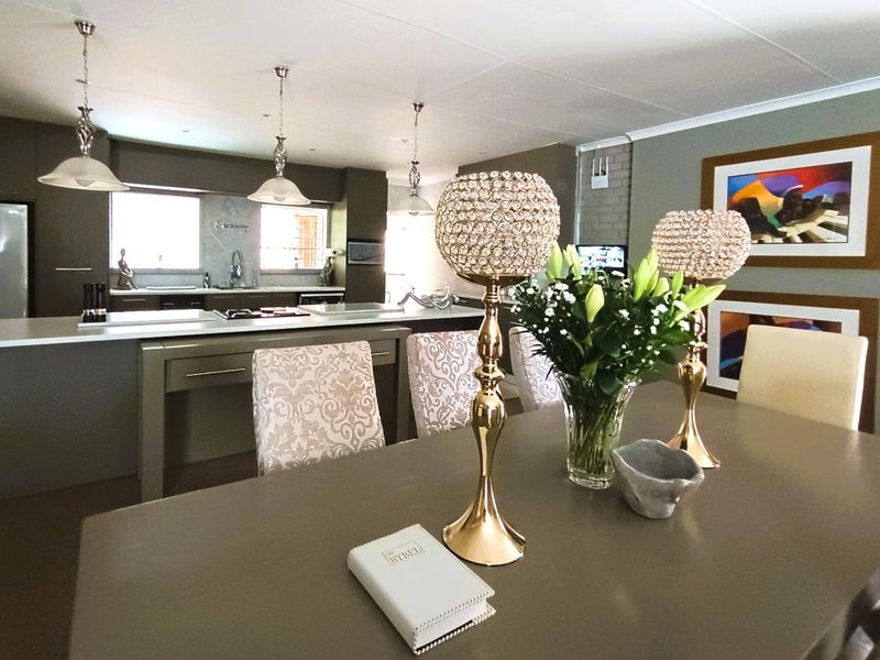 Modern Elegance with Flat - Photo 3