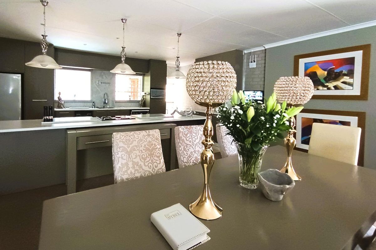 Modern Elegance with Flat - Photo 3