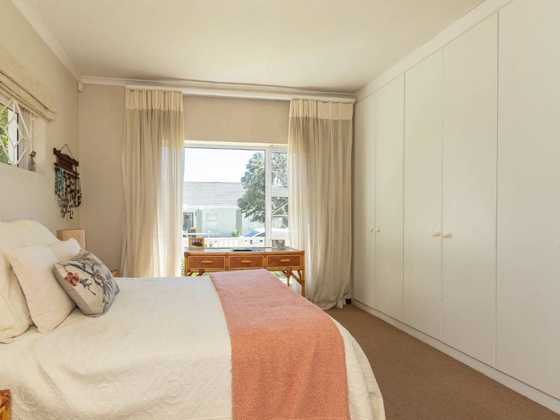 Family home and income earning cottage - Photo 10