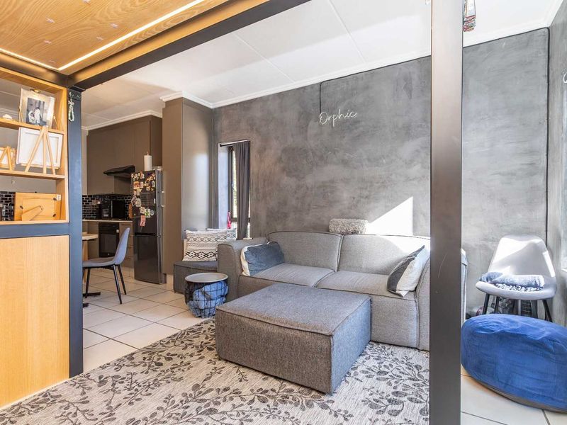 Designer Bachelor with Custom Loft Bed and Premium Finishes in The Matrix - Photo 9