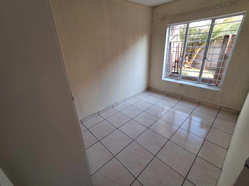 2 Bedroom Townhouse - Photo 5