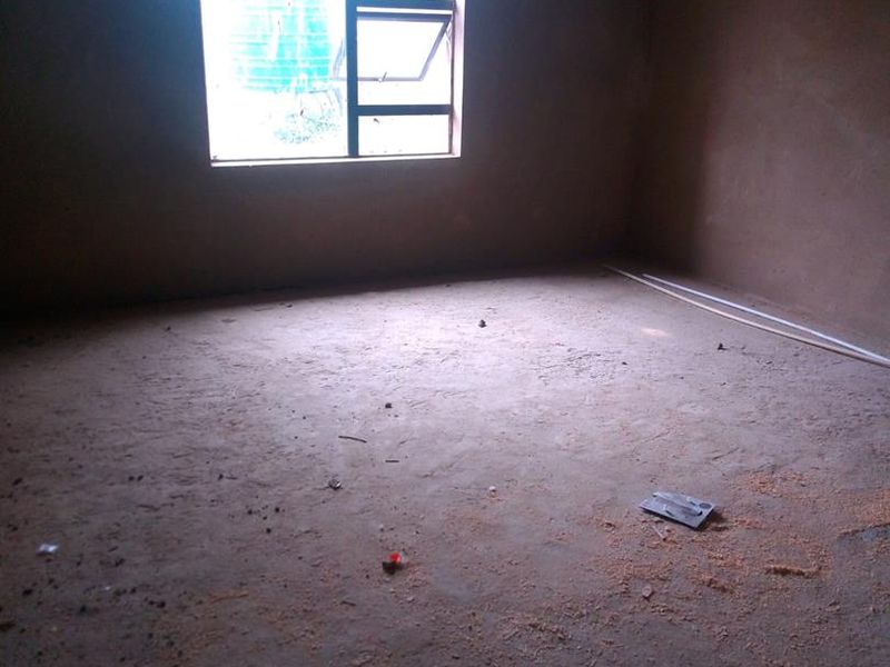 Rustic half-done property for sale. - Photo 10