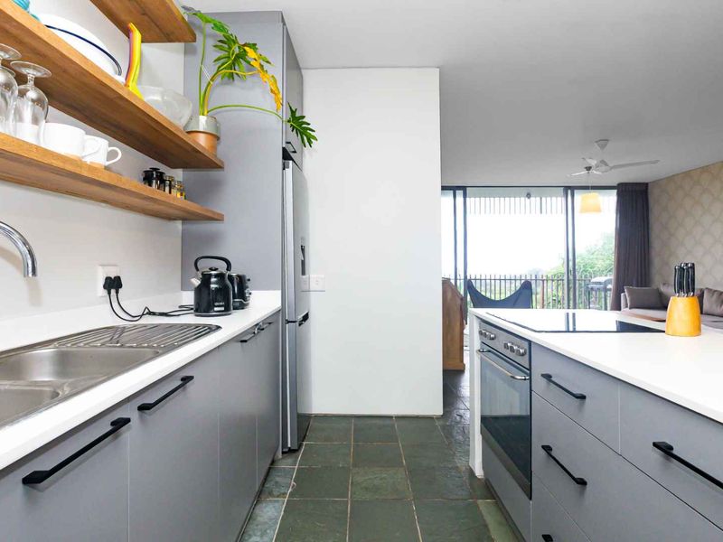 2 Bedroom Apartment with beautiful views - Photo 8