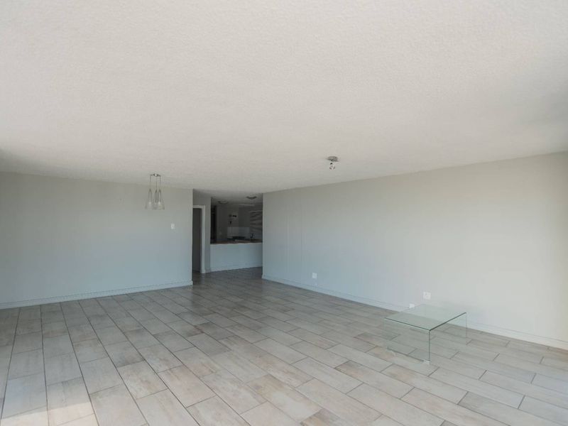 Spacious 142m2 Apartment in Twin Palms – Beachfront Living in Humewood - Photo 4